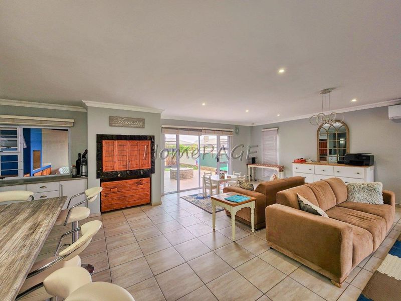 Ext 11, Henties Bay:  Stylish and modern house for sale in Sunbay - Photo 6