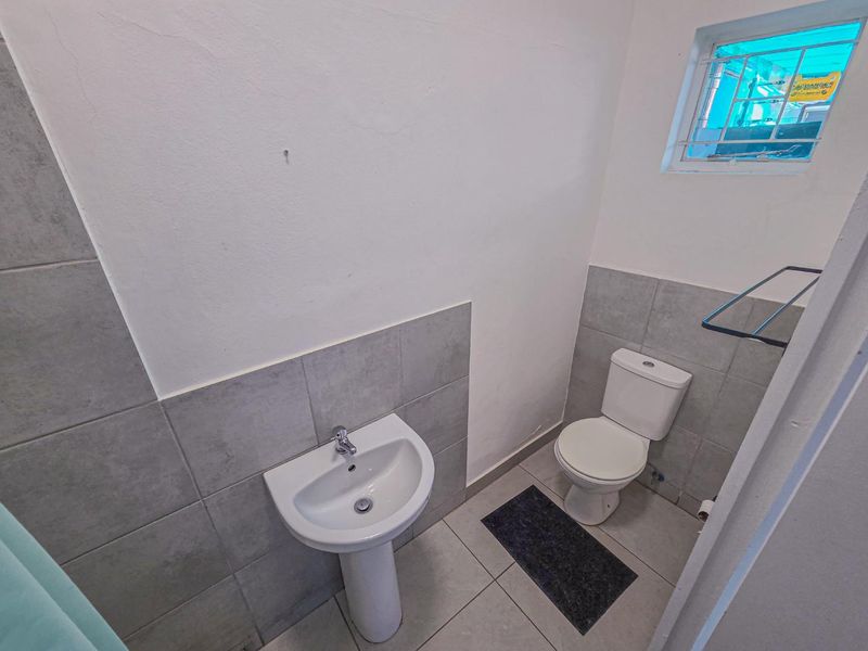 Fully Furnished Bachelor Unit for Rent – Two Blocks from UP Main Campus - Photo 6