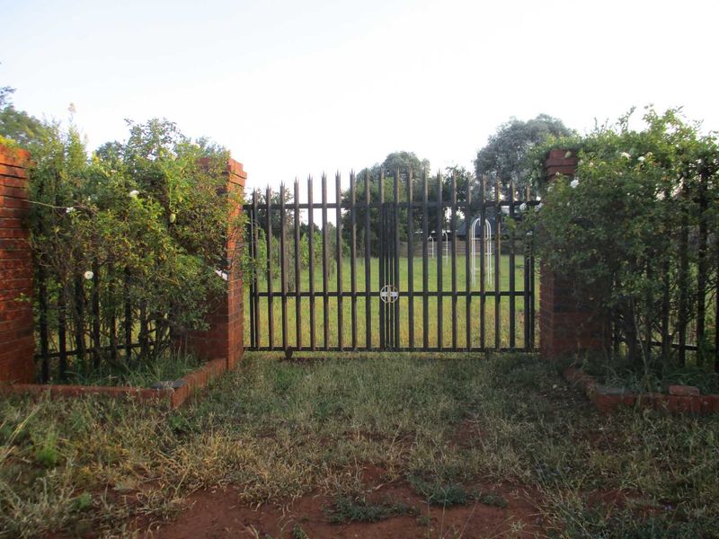 PRIME LAND AND LOCATION ! - Photo 1
