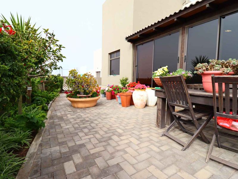 3-Bedroom Family Home with Flatlet for Sale in Swakopmund Namibia - Photo 3