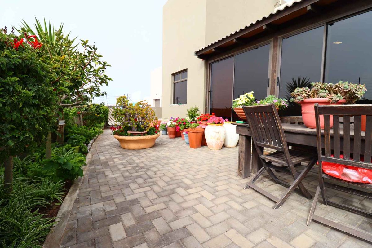 3-Bedroom Family Home with Flatlet for Sale in Swakopmund Namibia - Photo 3