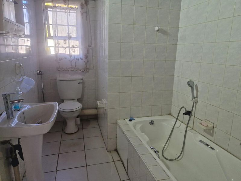 3 Bedroom Apartment with huge loft - Photo 10