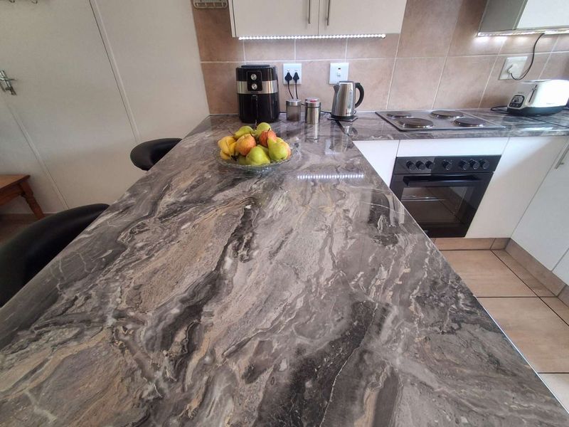 Modern, Move-In Ready Home with Spacious Pet-Friendly Garden - Photo 10