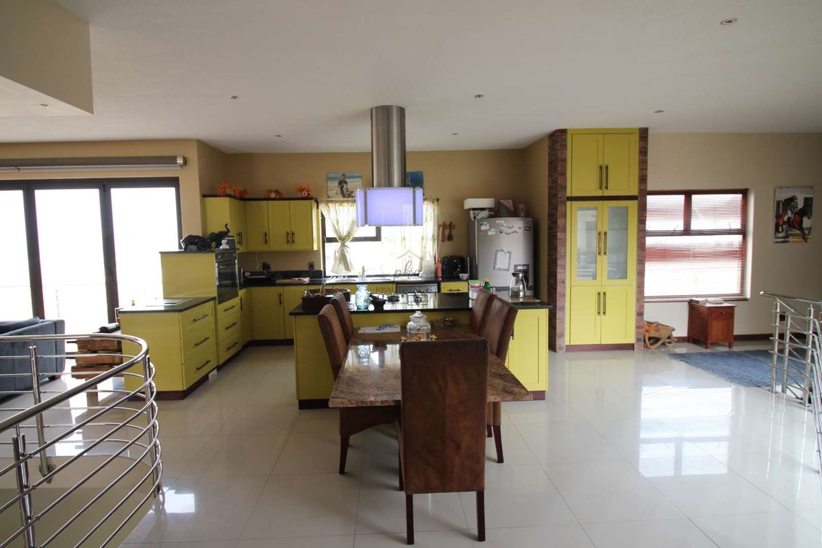 5 Bedroom family home for sale - Swakopmund (Vogelstrand) - Photo 5