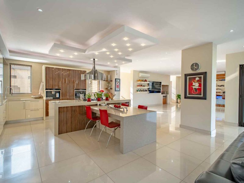 Luxurious Eco-Friendly Estate with Unparalleled Features - Photo 9