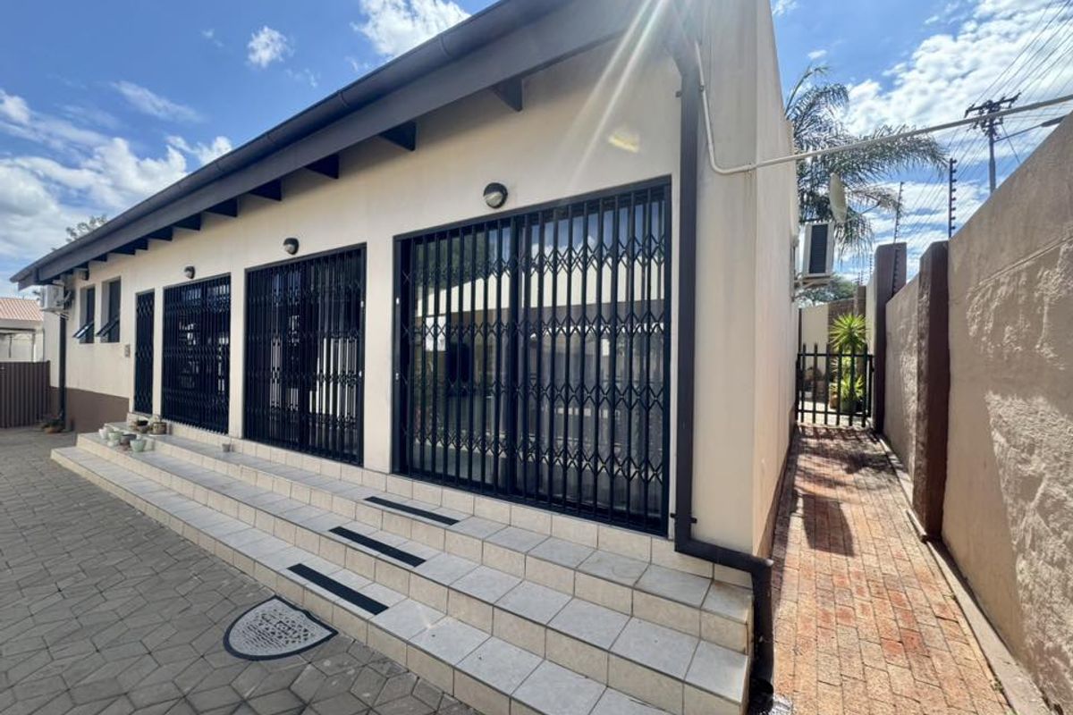 Spacious Property FOR SALE in Windhoek West Ideal for Business - Photo 4