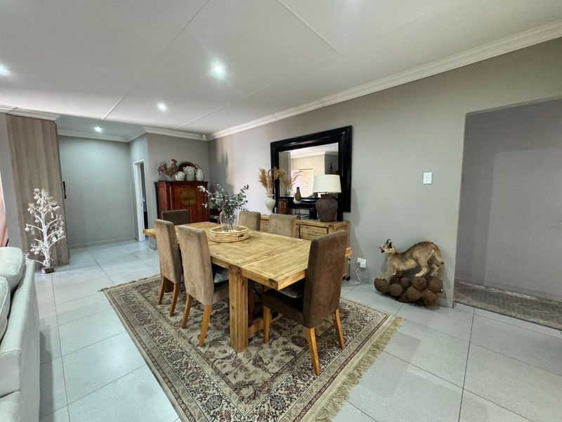 Charming Family Home in the Heart of Hillcrest, Kimberley - Photo 8