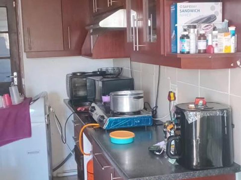 Two-bedroom free-standing house for rent in Camalot,Kuilsriver. - Photo 6