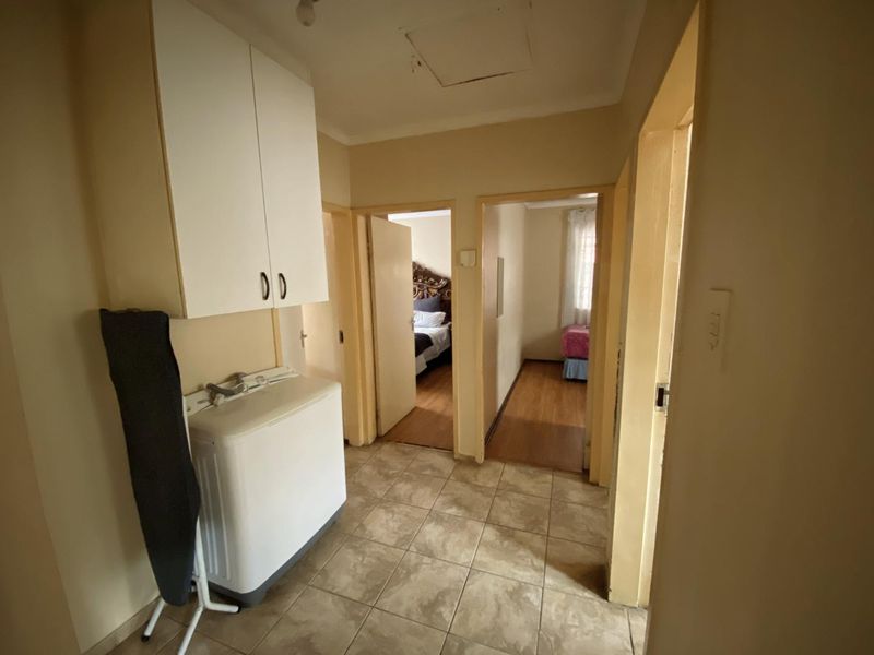 🏡 Perfect Starter Home with Huge Potential! - Photo 10