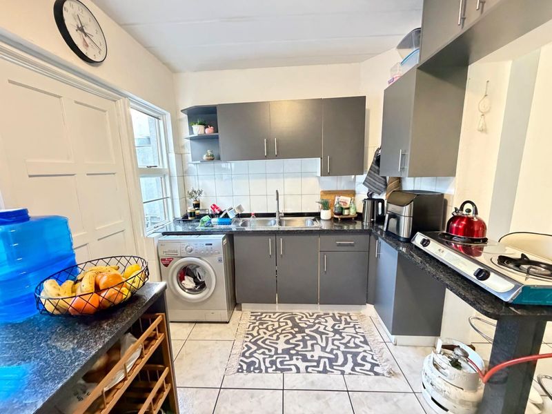 Immaculate Ground Floor Unit for Rent - Photo 7
