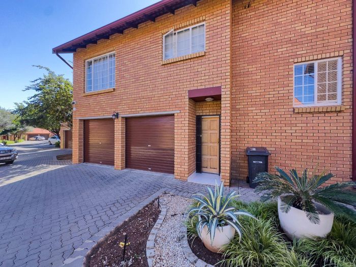 Property #2540303, Townhouse For Sale in Equestria