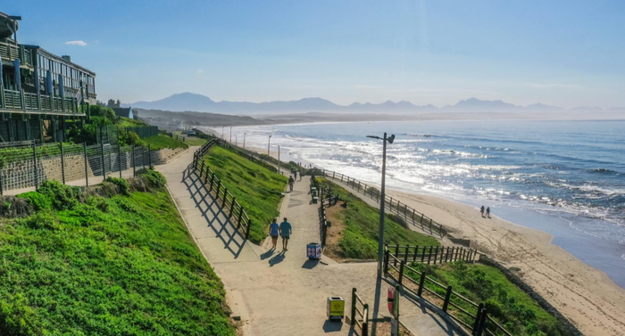 Property #2476850, Townhouse For Sale in Hartenbos Central