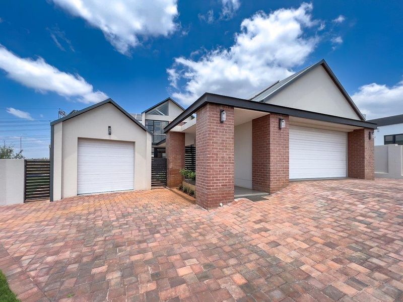 Eco-Conscious Luxury with Modern Views & Family Comfort - Photo 9