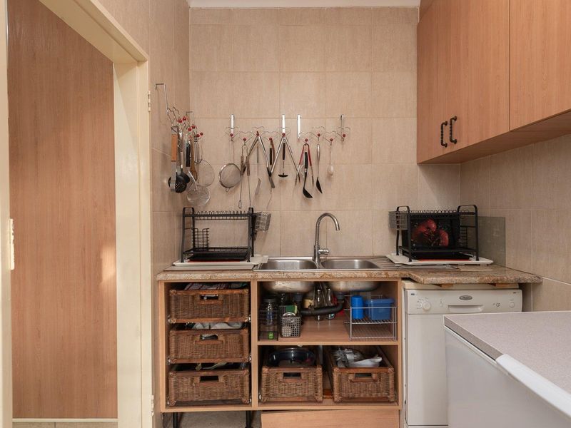 Modern 4 Bedroom Family Home For Sale in Brackenhurst. - Photo 10