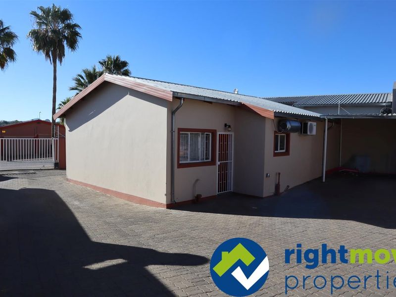 Want to be the owner of your own Complex? Look no further! Tenants in place already. - Photo 9