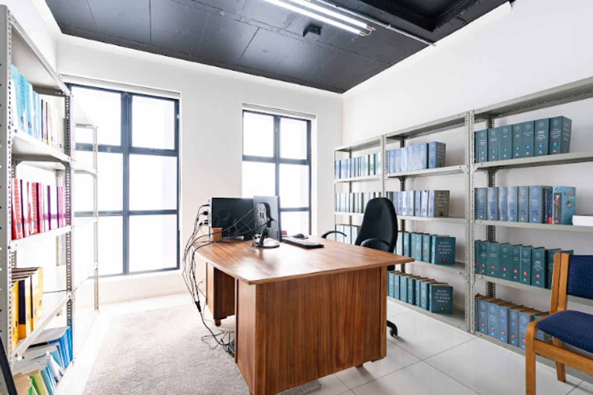 CBD PERIPHERY OFFICE TO LET - Photo 3