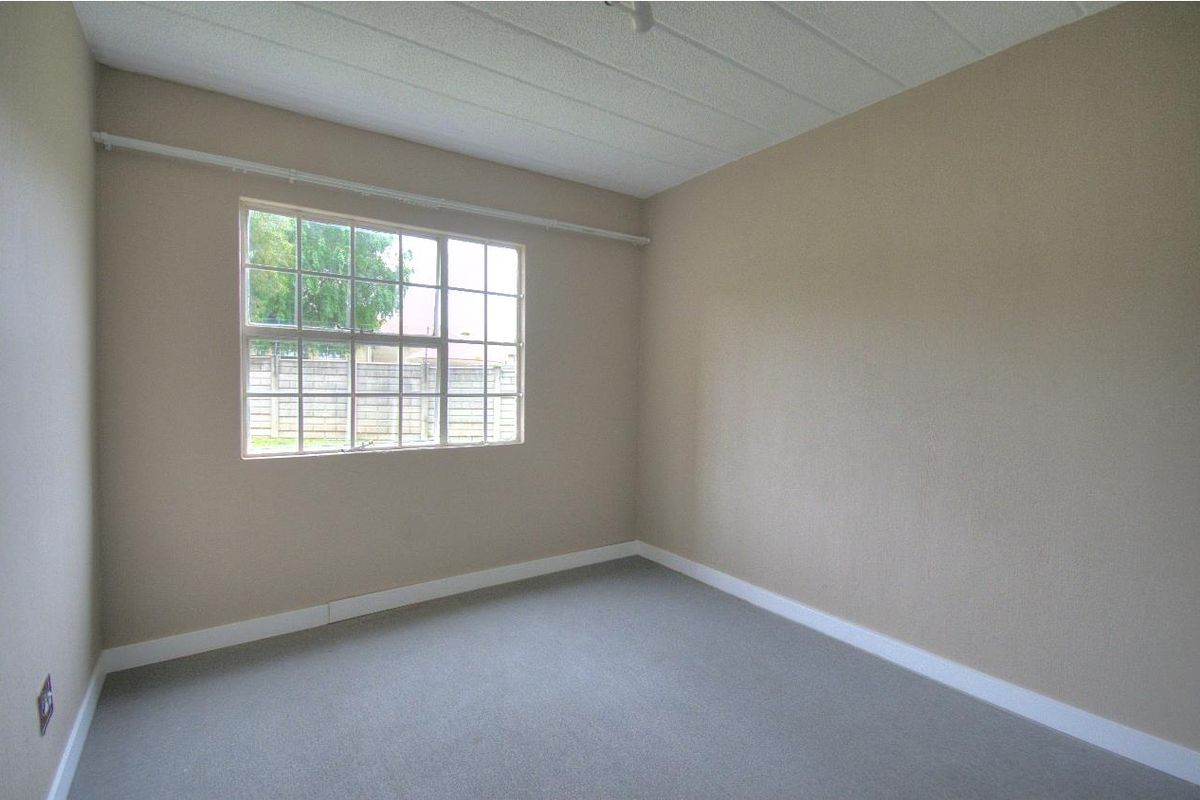 BARGAIN Sunny ground floor unit! - Photo 5