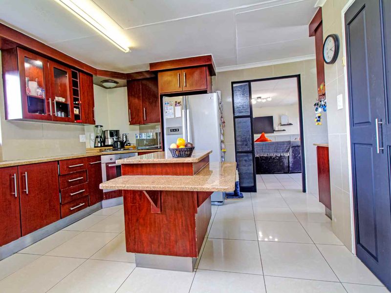 Perfect Family Home: Space, Style, & Solar Savings! - Photo 3