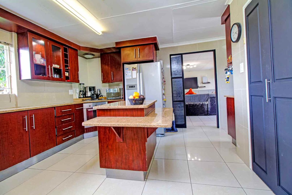 Perfect Family Home: Space, Style, & Solar Savings! - Photo 3