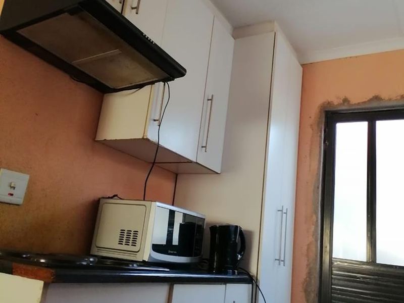 A stunning ready to move in 2 Bedroom House - Photo 4