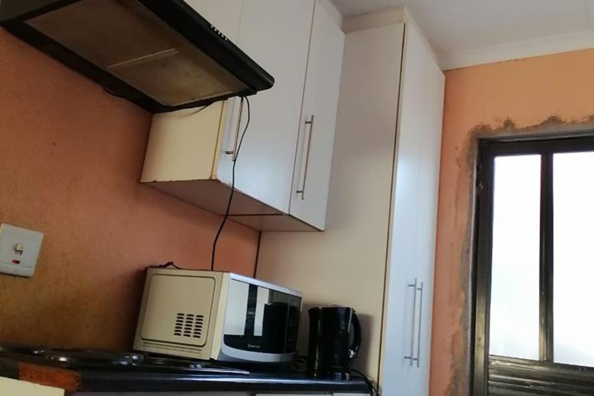 A stunning ready to move in 2 Bedroom House - Photo 4