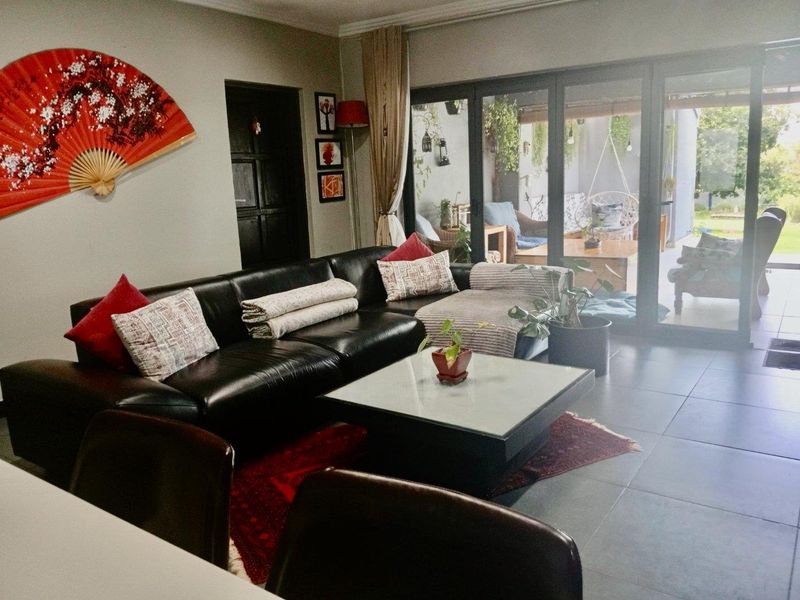 Fully furnished house in Kayalami - Photo 2