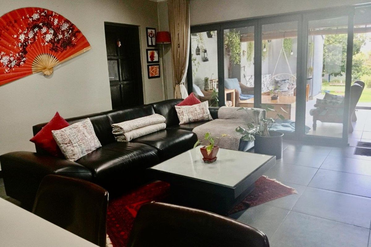 Fully furnished house in Kayalami - Photo 2