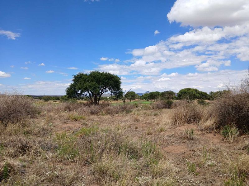 Perfectly positioned on Hole 1, for golf enthusiasts. - Photo 3