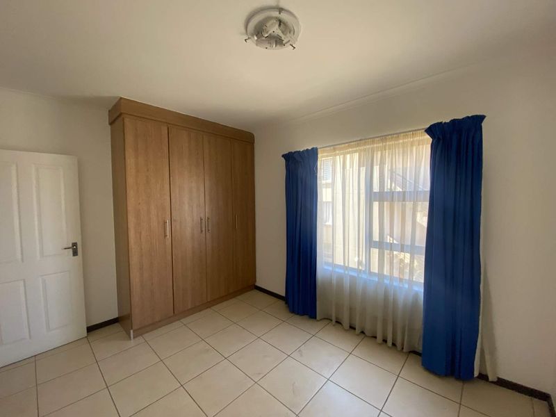 Modern first floor lock up and go unit - Photo 8