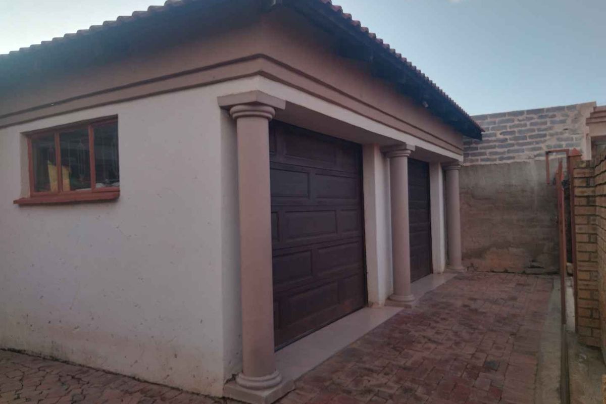 3 bedrooms house to rent in Soshanguve East - Photo 4