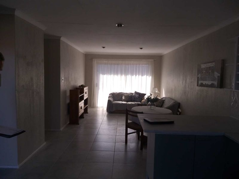 Well maintained 3 bedroom cluster home in sought after Complex For Sale! - Photo 8