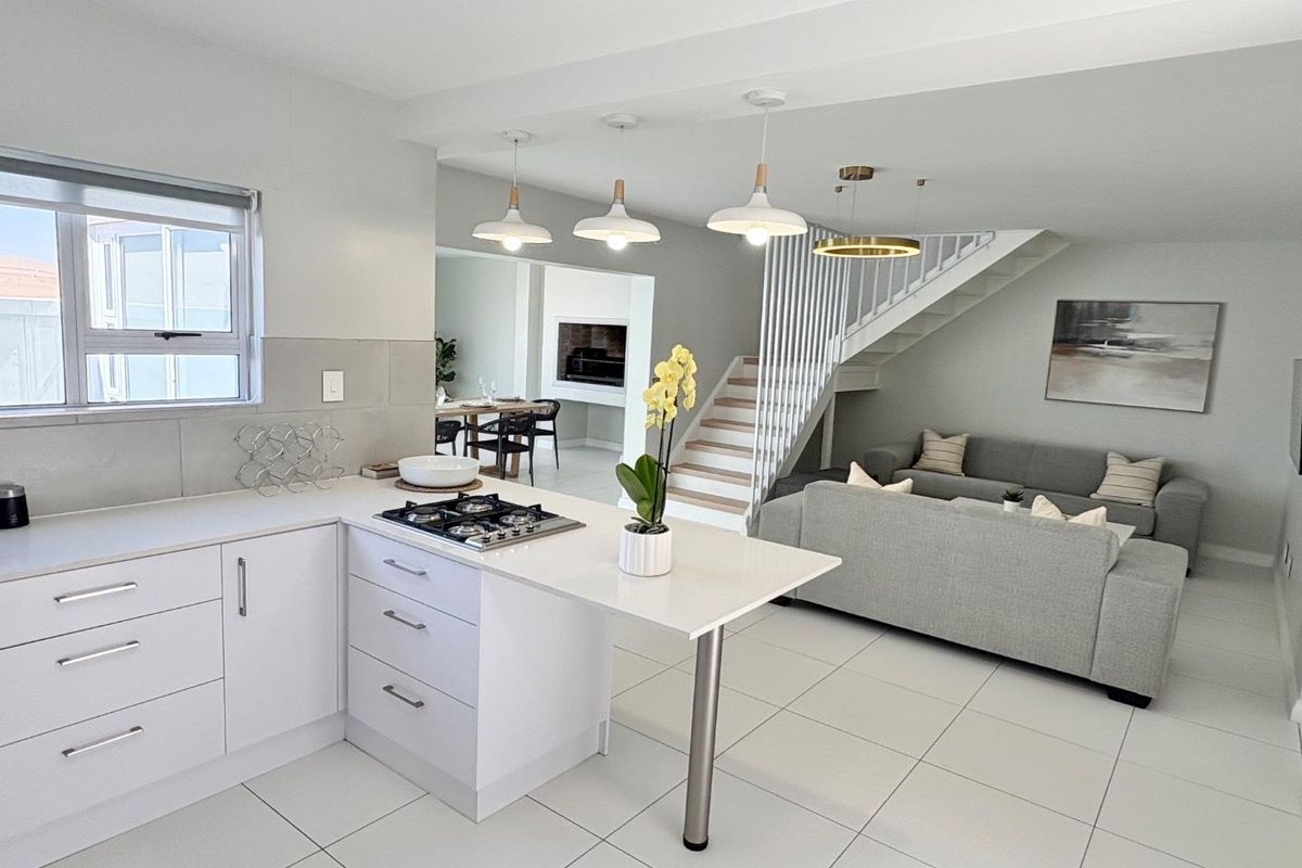 3 Bedrooms Fully Furnished Townhouse To Rent in Long Beach - Photo 4