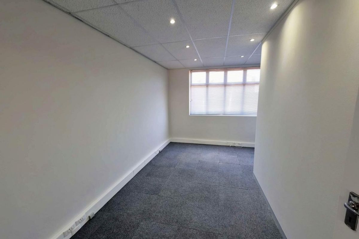 Well-Positioned Ground Floor Office in Secure Business Park - Photo 5