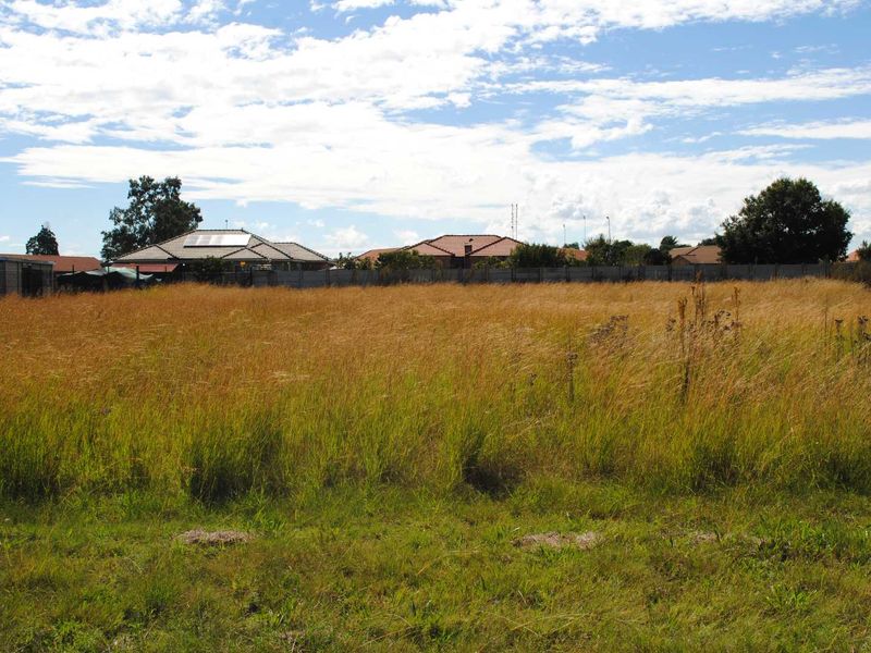 Lovely spacious vacant stand in the attractive Riversdal, Meyerton - Photo 4