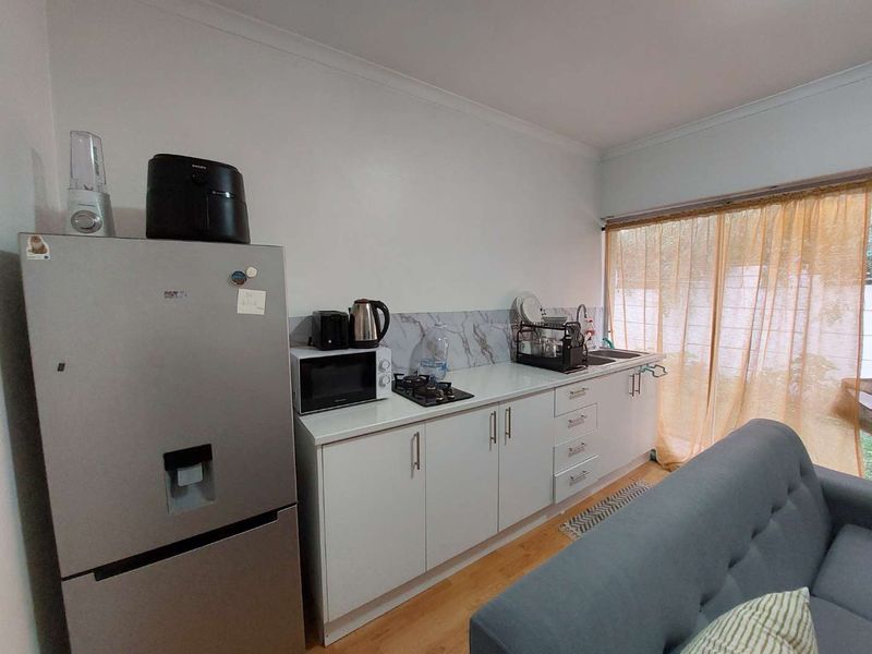 Neat Flatlet In Sybrand Park - Photo 3
