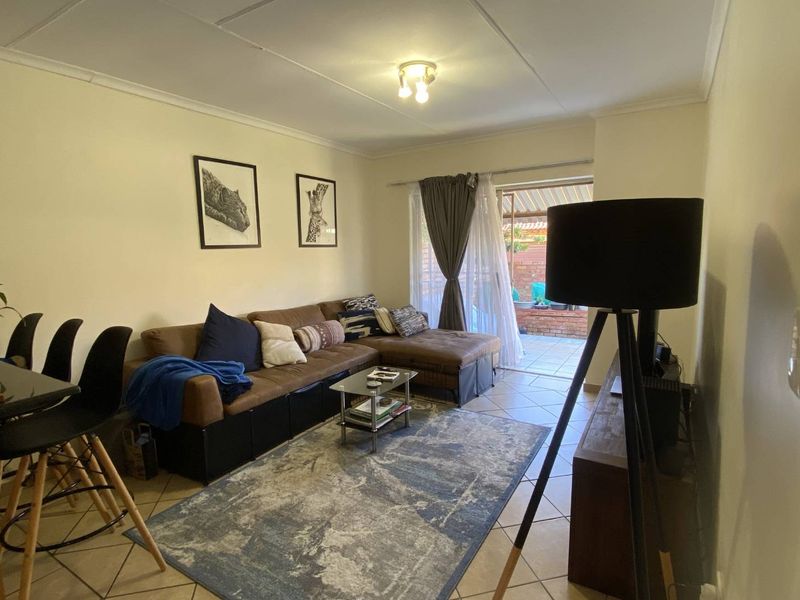 Ideal Starter Home: 2-Bedroom Townhouse in Rooihuiskraal - Photo 6