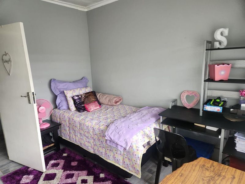 4 Bedroom House for Sale in Evans Park Johannesburg - Photo 8