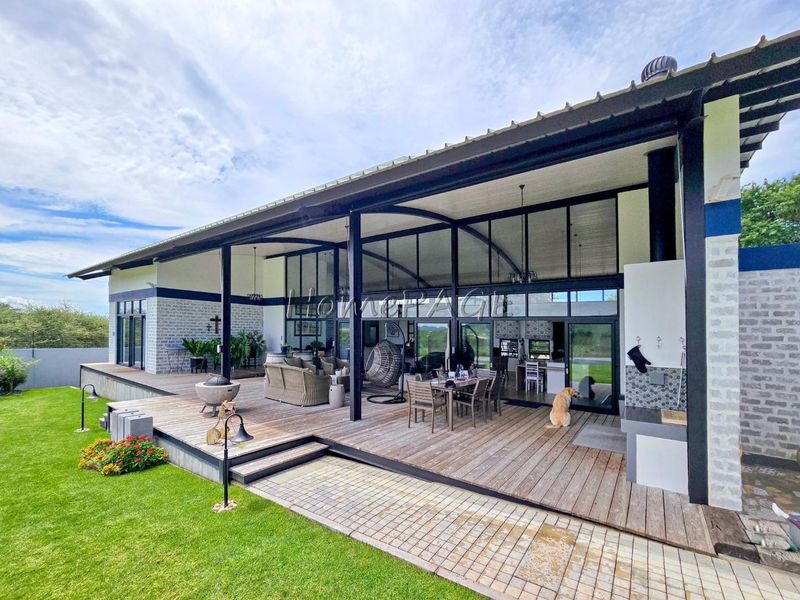 Outjo:  A BEAUTIFUL, ECLECTIC WAREHOUSE-STYLE HOME IS FOR SALE - Photo 5