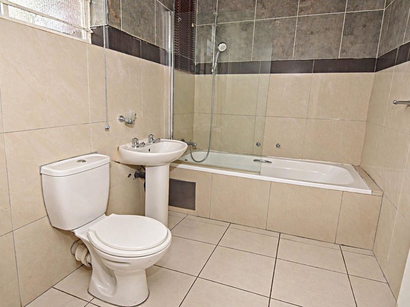 Second Floor Town House - Photo 10