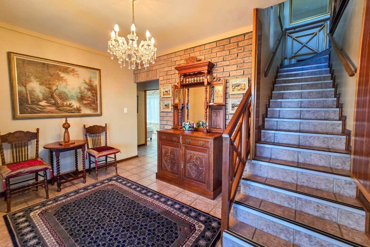 Spacious family home for sale is Stilbaai-Wes. - Photo 2