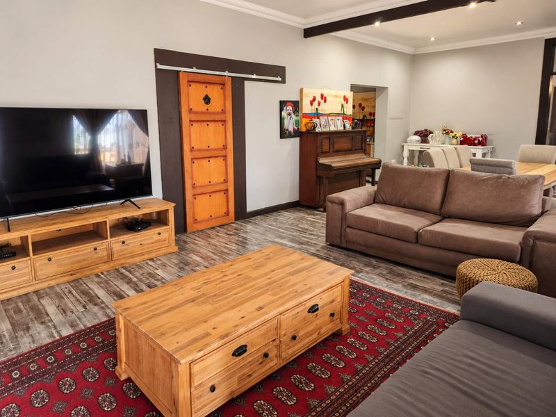 Family home with two flatlets as an extra income - Photo 5