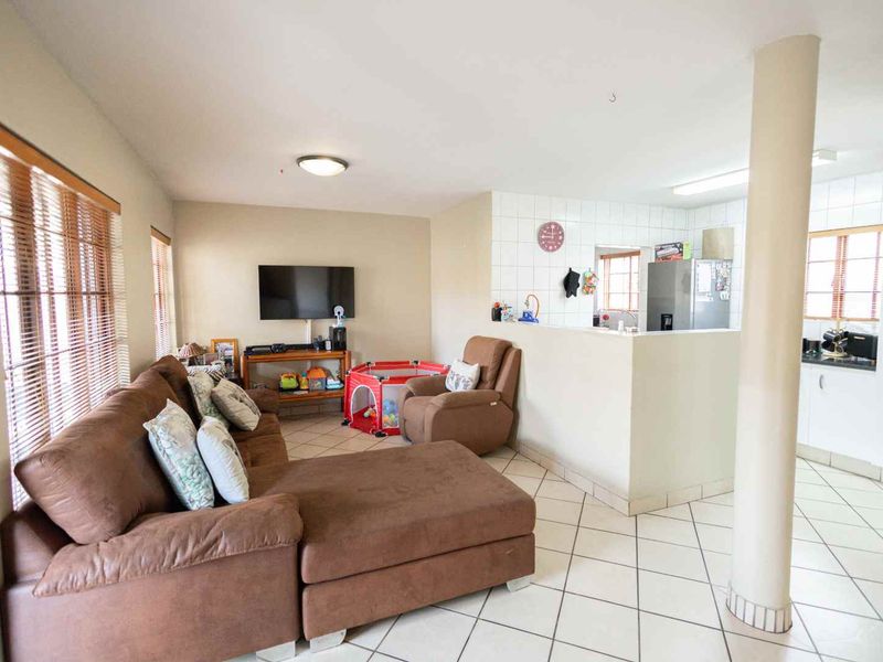 Two bedroom Duplex Townhouse in Celtisdal, Centurion - Photo 3