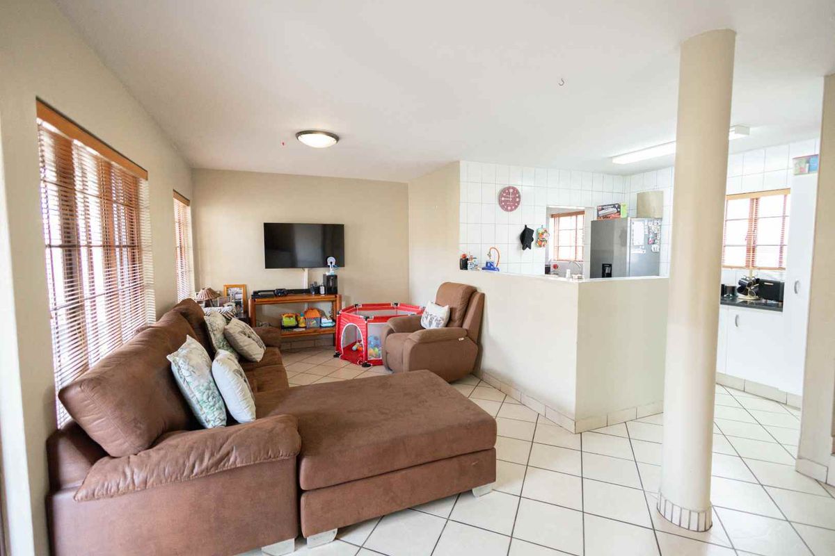 Two bedroom Duplex Townhouse in Celtisdal, Centurion - Photo 3