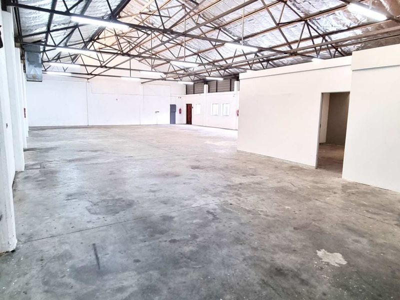 Spacious Industrial Warehouse in Diep River - Photo 4