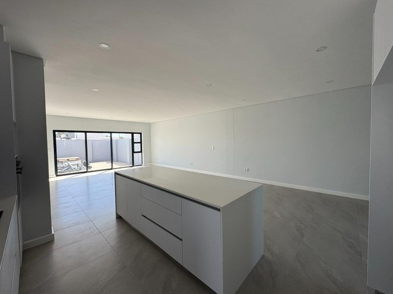 Stylish 4-Bedroom Family Home with Modern Finishes in Sandown, Cape Town - Photo 10