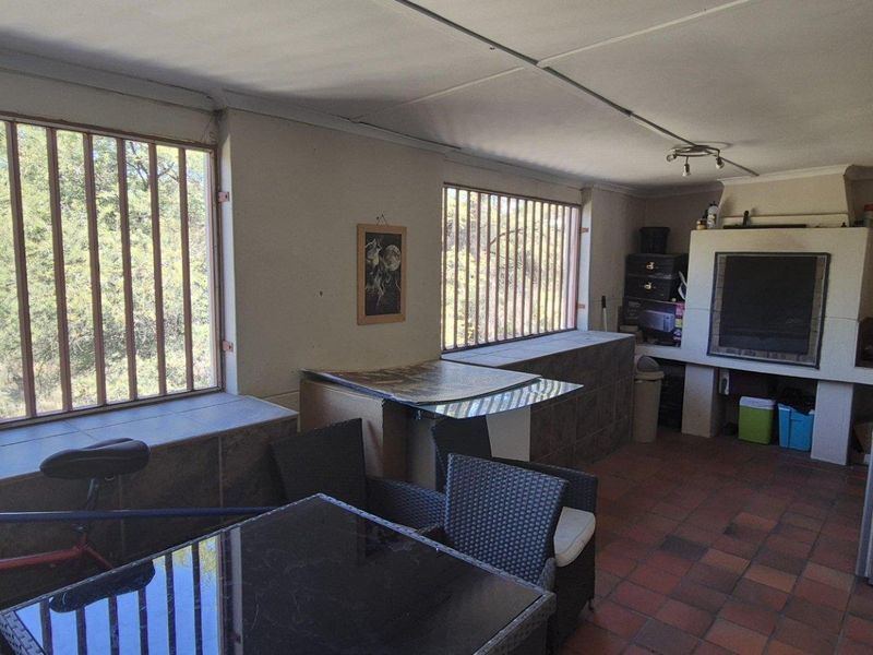 FOR SALE SPACIOUS 2 BEDROOM UNIT IN EROS - Photo 9