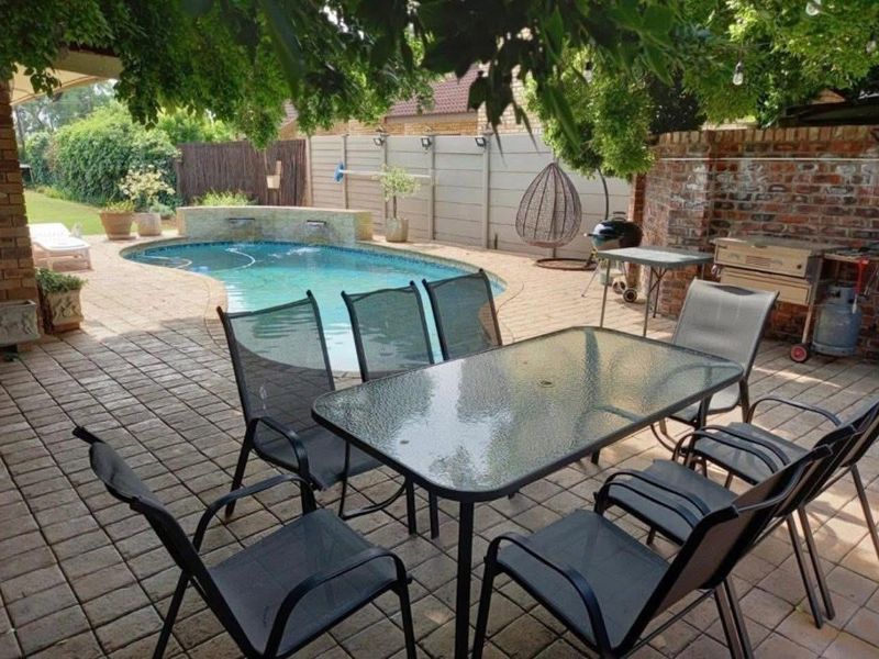 Off-Grid Luxury Living in Vryburg - Photo 10