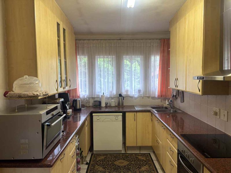 EXCLUSIVE MANDATE - NEAT AND IDEAL FOR A YOUNG  FAMILY TO GROW - LOVELY BIG STAND - Photo 10