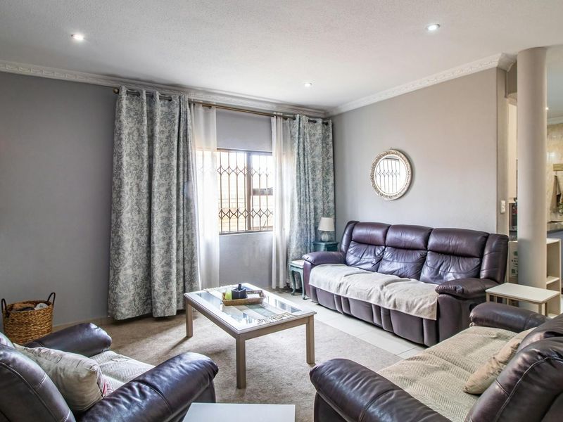 Charming 5-Bedroom Full Title for Sale in Meyersdal's Prestigious Palomino Drive! - Photo 6