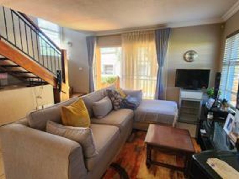 HEUWELSIG ESTATE - FREE STANDING DOUBLE STOREY - 3 BED - 2 BATH - 2 LVING - 2 LOCK-UP GARAGES - Photo 6
